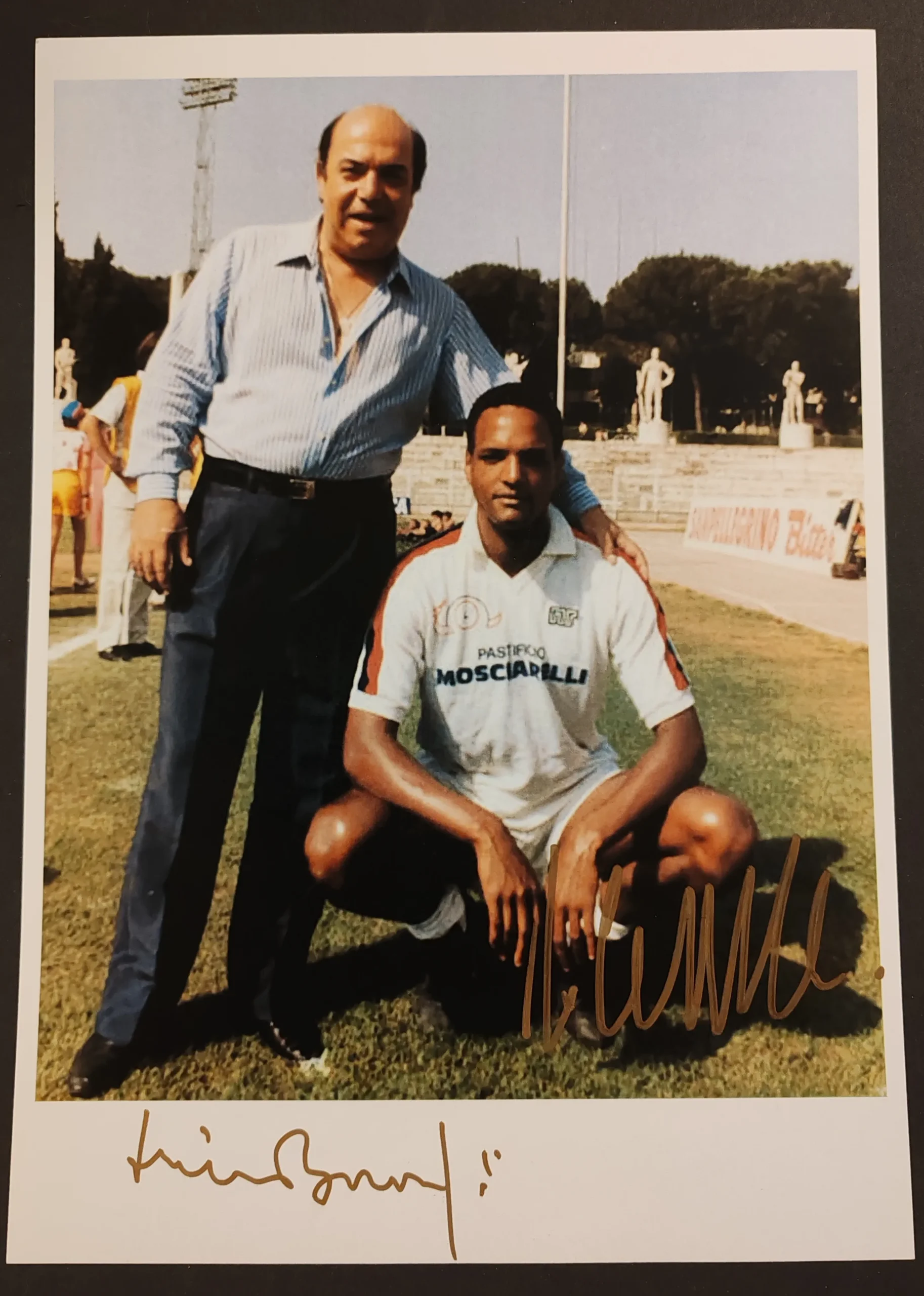 Lino Banfi e Urs Althaus - Signed Cardboard Photo - L'allenatore nel pallone