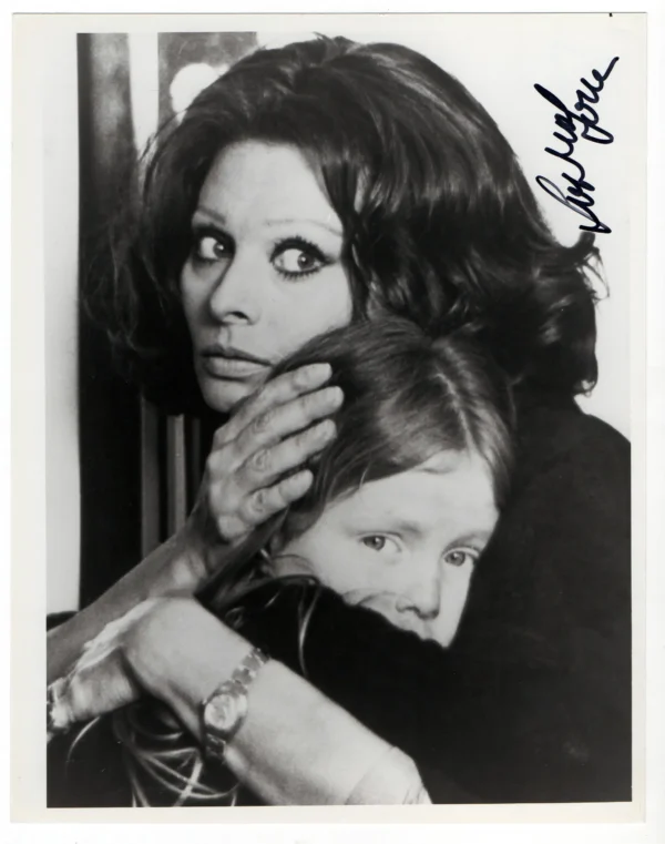 Sophia Loren (1981) - Signed Vintage Photo - The Cassandra Crossing