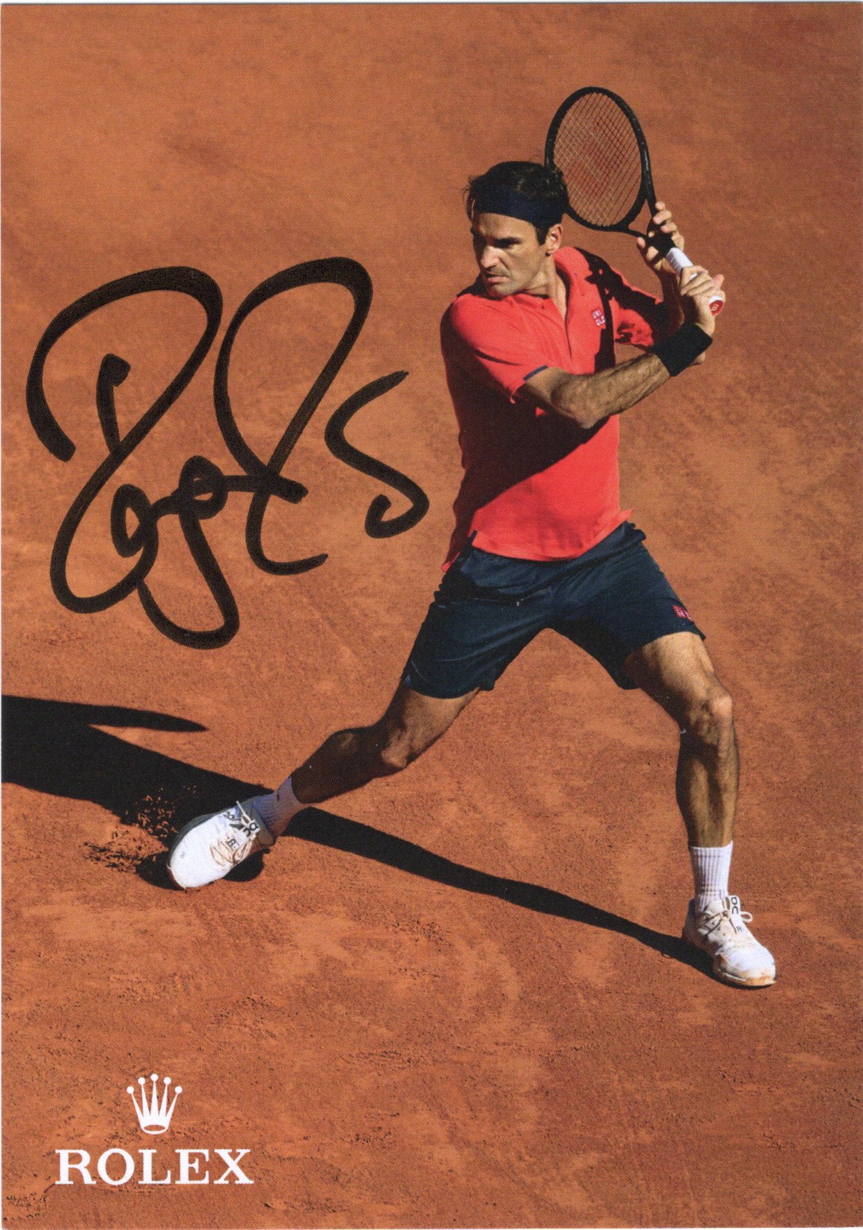 The world's number one tennis player Roger Federer returns the ball back  from Germany's Tommy Haas during the semi finals of the Men's Dubai Tennis  Championships on March 2, 2007. Federer won