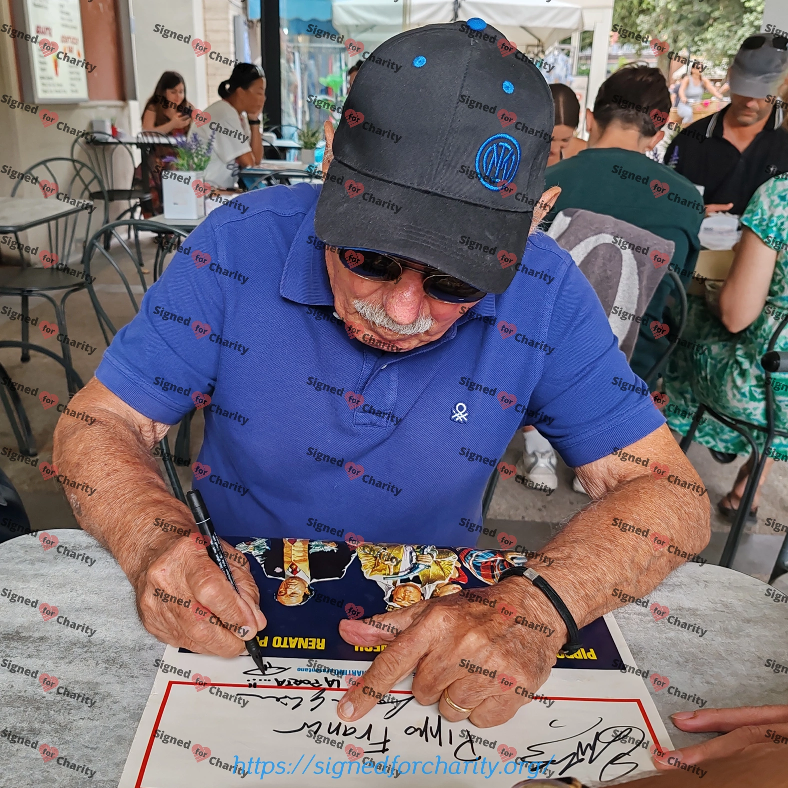 Lino Banfi, Sergio Martino, Pippo Franco, Sandro Ghiani, Edwige Fenech and Pippo Santonastaso - Signed Poster - Ricchi, ricchissimi... praticamente in mutande (1982) - Image 11