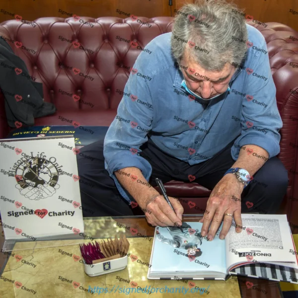 Dino Zoff, Antonio Cabrini and Roberto Baggio - Signed Book - Ti racconto i campioni della Juventus - Image 2