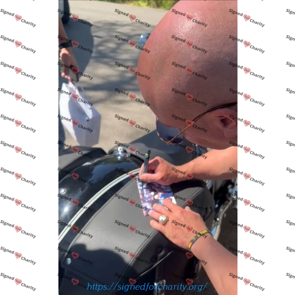 Juan Bernabè - Signed Official Postcard - Image 3