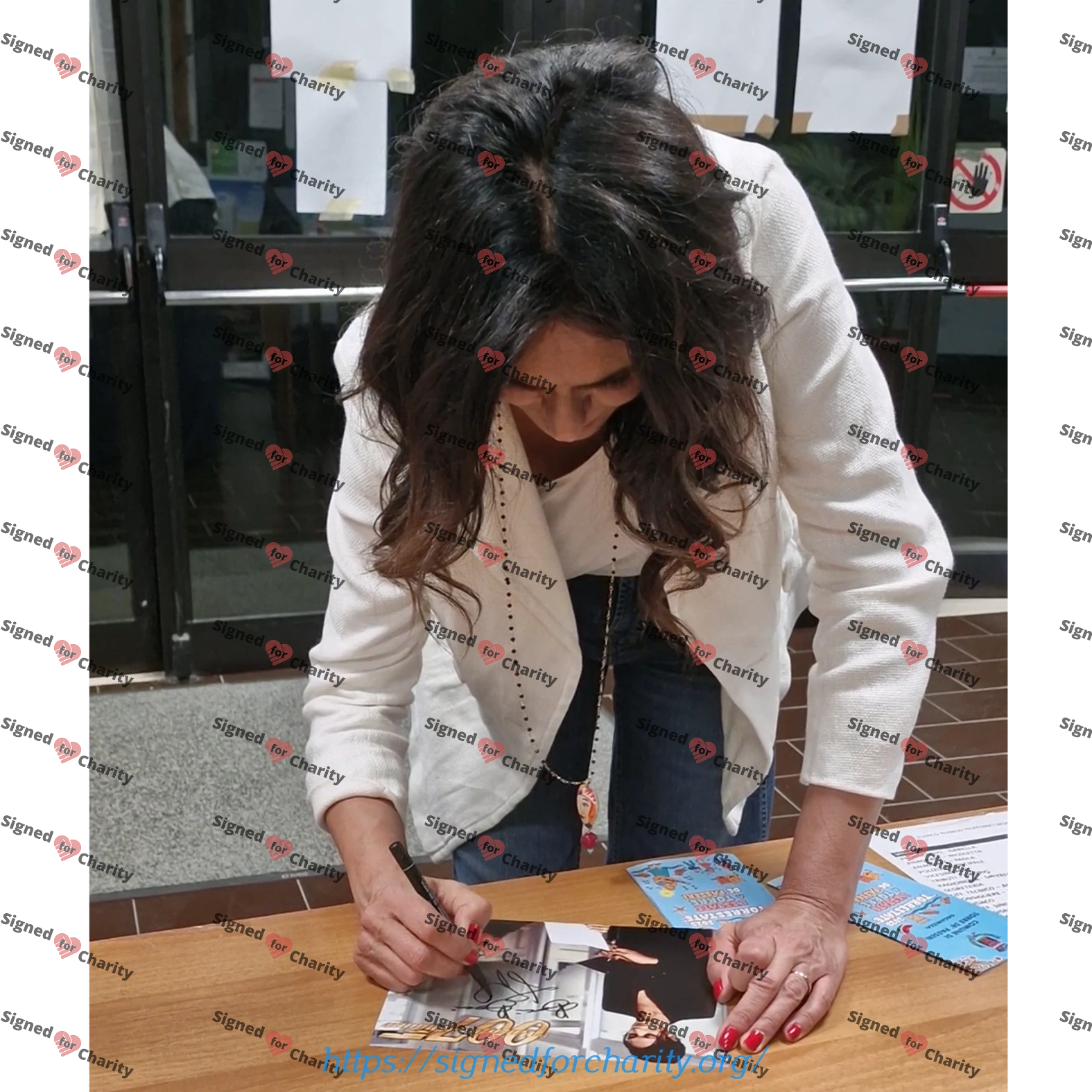 Maria Grazia Cucinotta - Signed Photo Autografo - The World Is Not Enough - Image 2