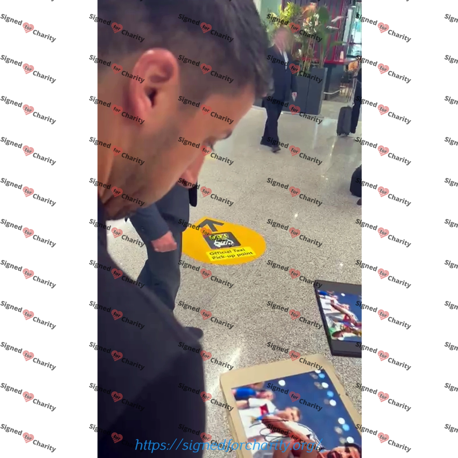 Sami Khedira - Signed Photo - Soccer (German National Football Team) - Image 2