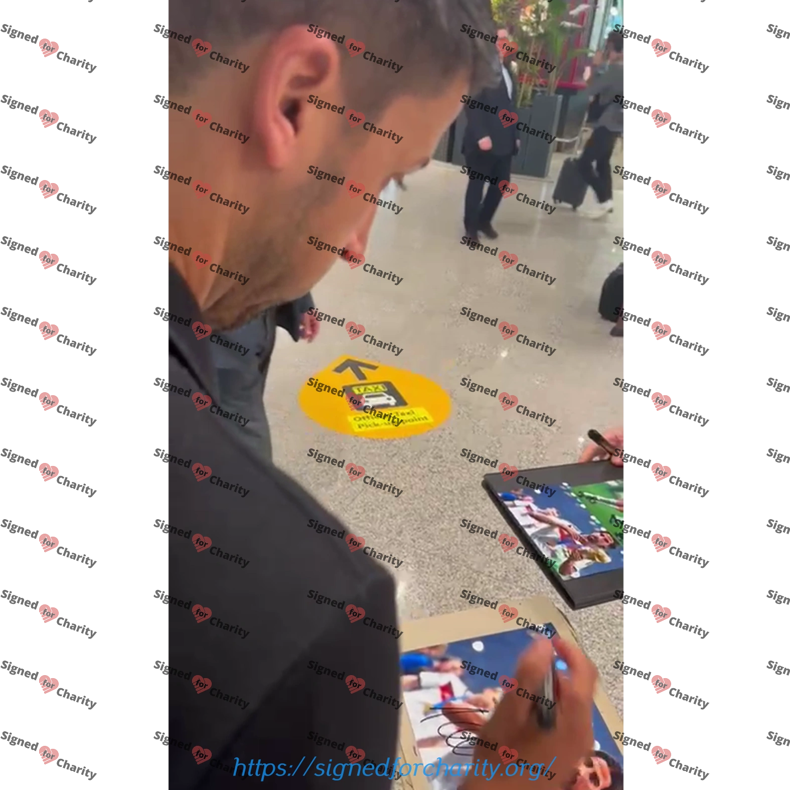 Sami Khedira - Signed Photo - Soccer (German National Football Team) - Image 3