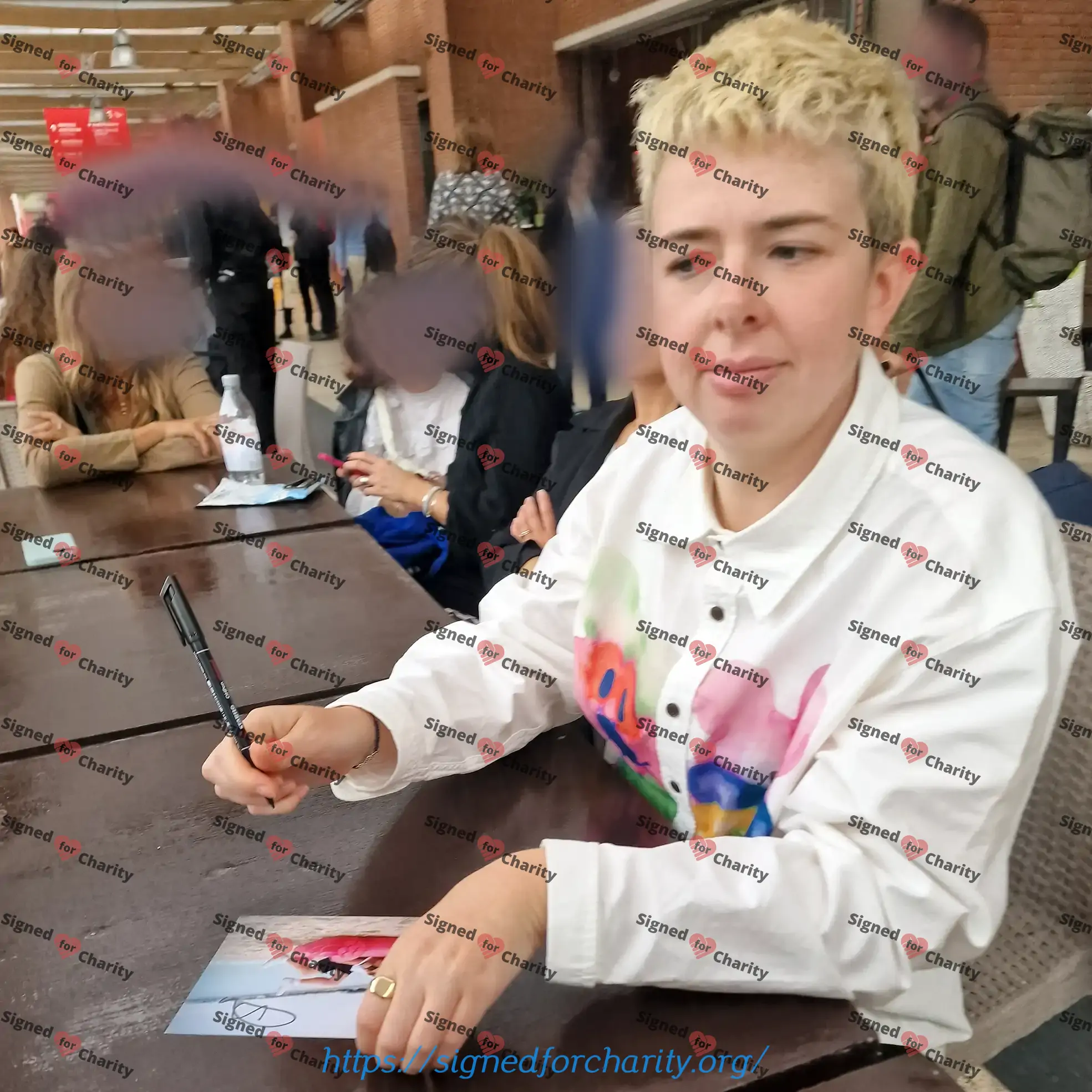 Molly Manning Walker - Signed Photo - English Director - Image 3