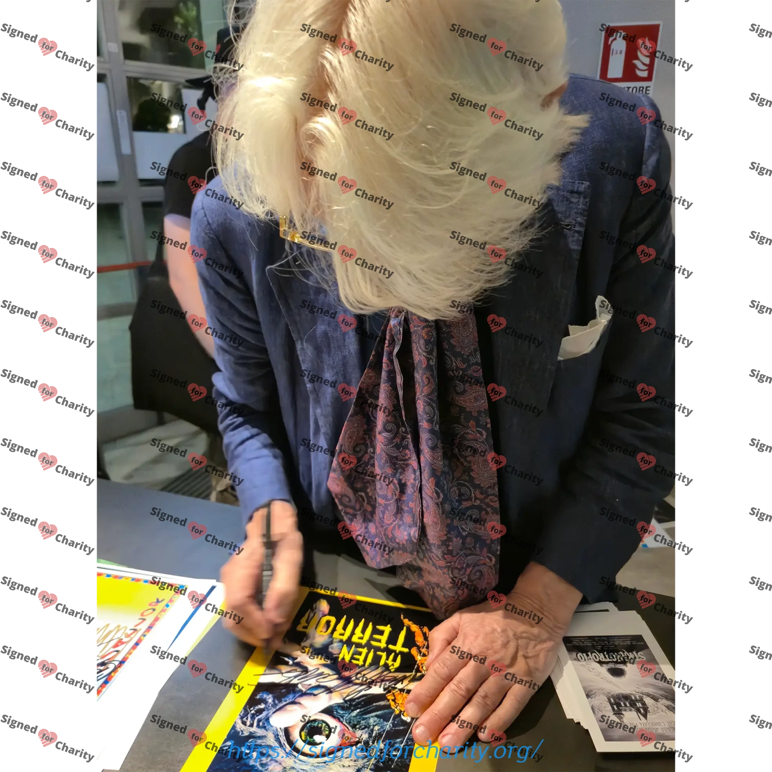 Ciro Ippolito Hand-Signed Alien Terror Photo โ Alien 2 sulla Terra Italian Horror - Image 2