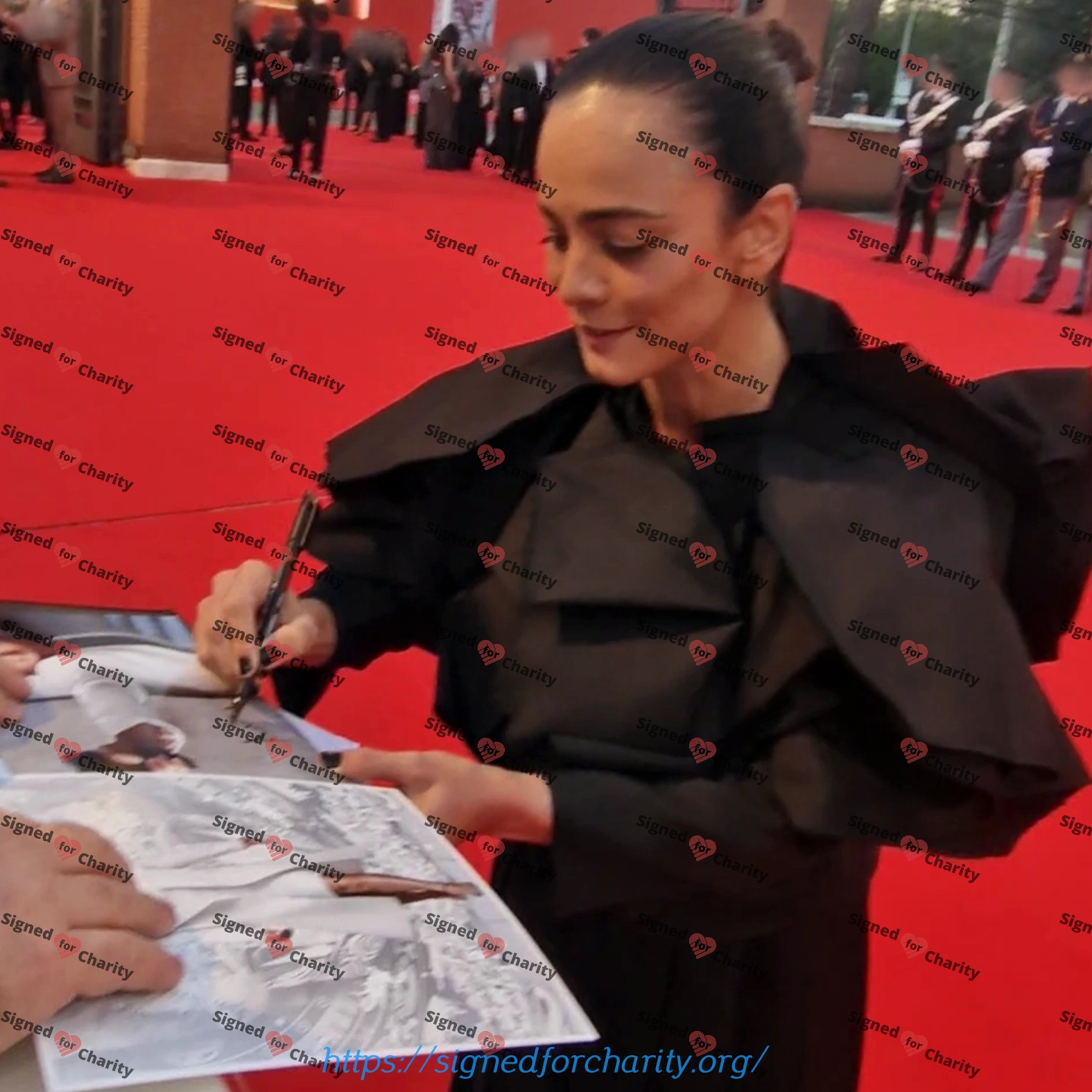 Alice Braga – Queen of the South (2016–2021) – Teresa Mendoza – Authentic Hand-Signed Photo - Image 2