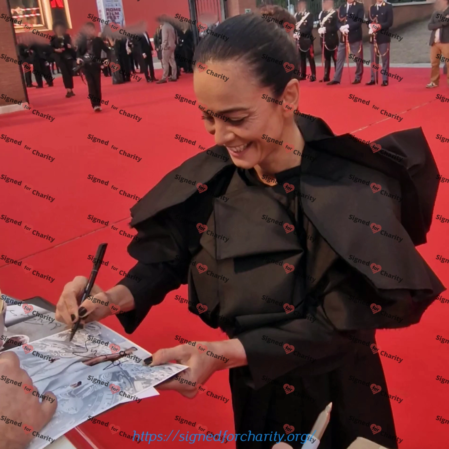 Alice Braga – Queen of the South (2016–2021) – Teresa Mendoza – Authentic Hand-Signed Photo - Image 3