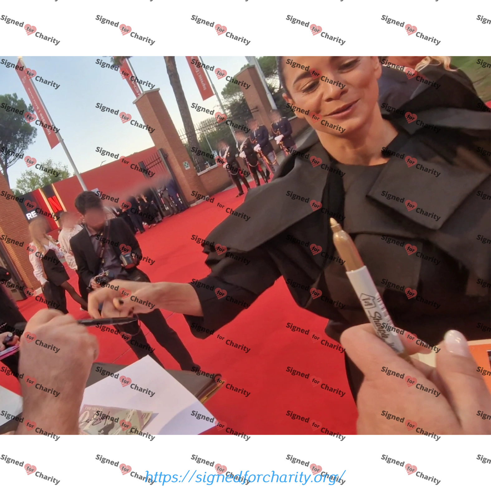 Alice Braga โ Elysium (2013) โ Authentic Movie Prop Banknote Hand-Signed - Image 2